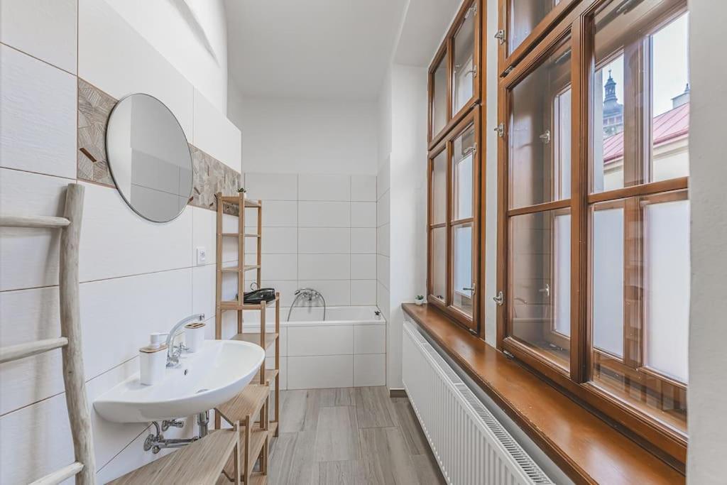 Carolina'S Yoga Apartment Hradec Kralove Exterior photo
